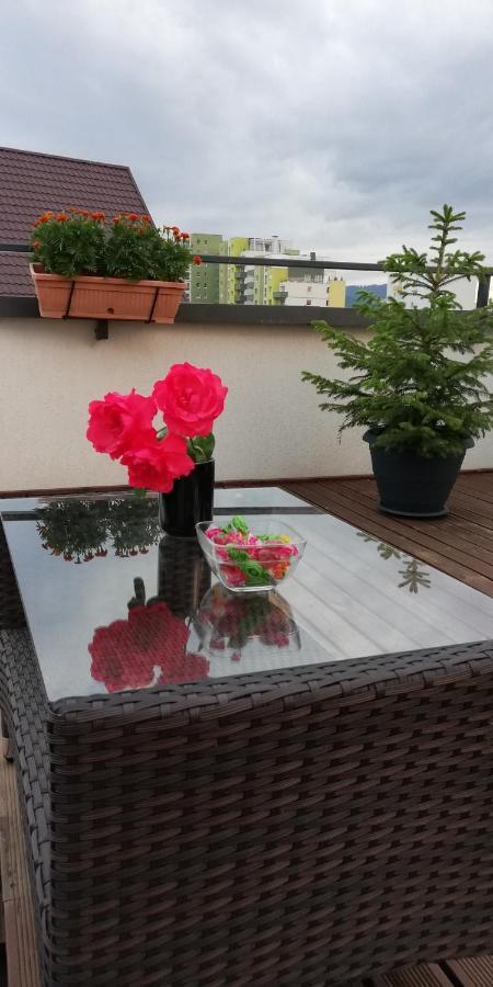 Ama Apartament Cu Terasa 50 Mp & Parcare Brasov Luaran gambar