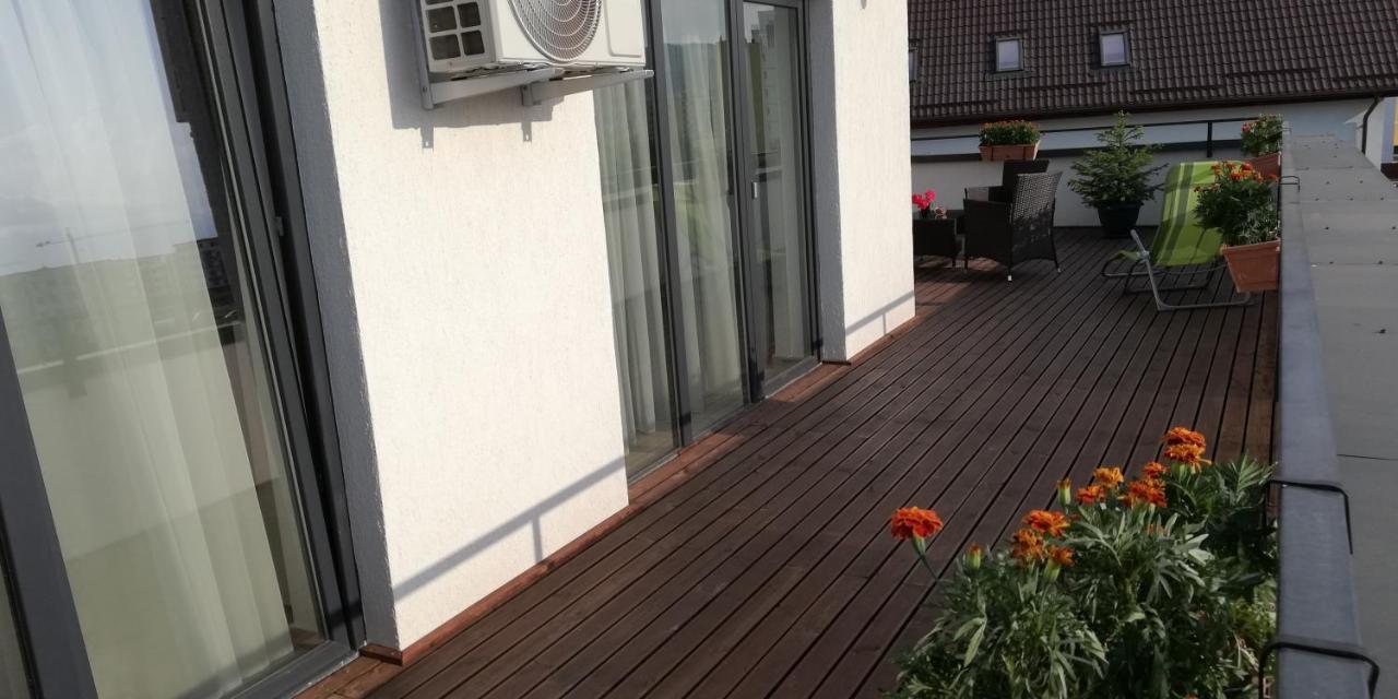 Ama Apartament Cu Terasa 50 Mp & Parcare Brasov Luaran gambar