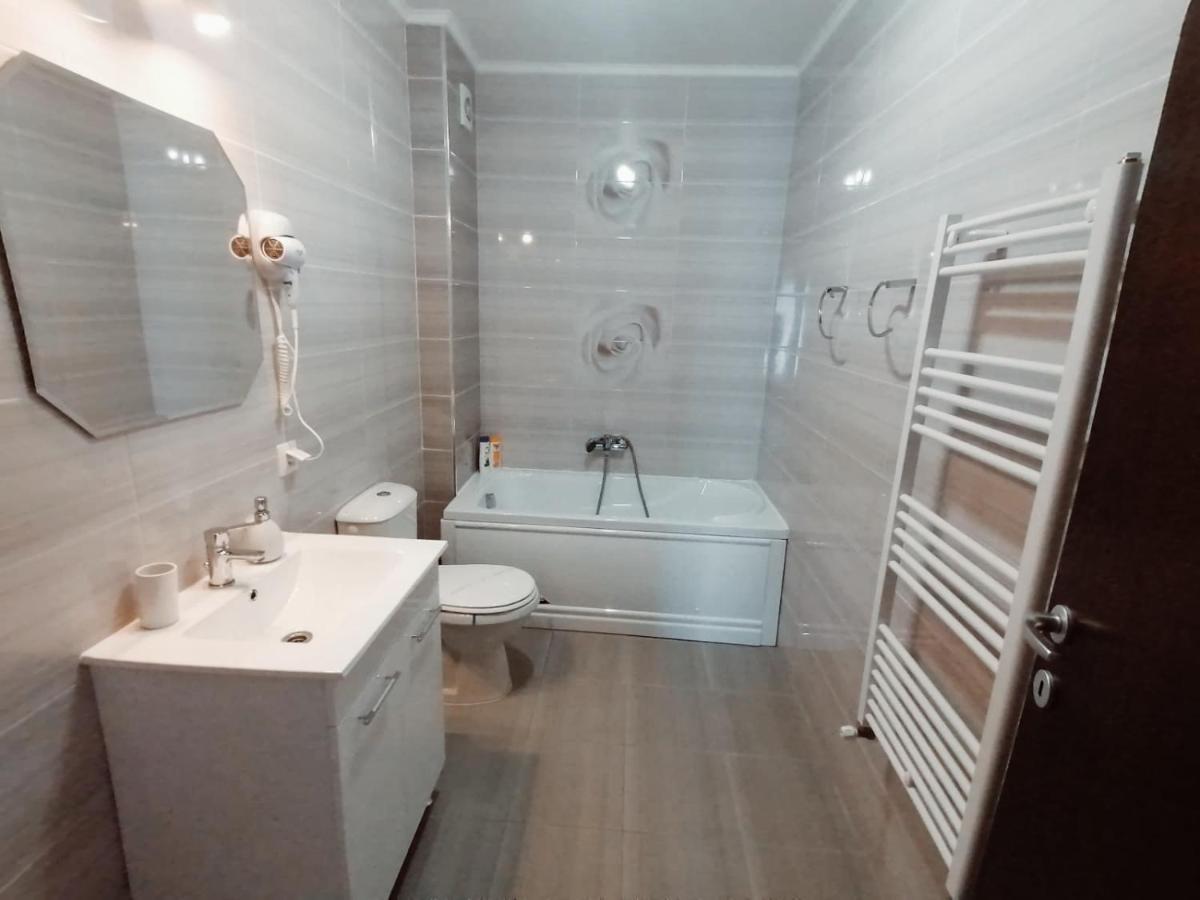 Ama Apartament Cu Terasa 50 Mp & Parcare Brasov Luaran gambar